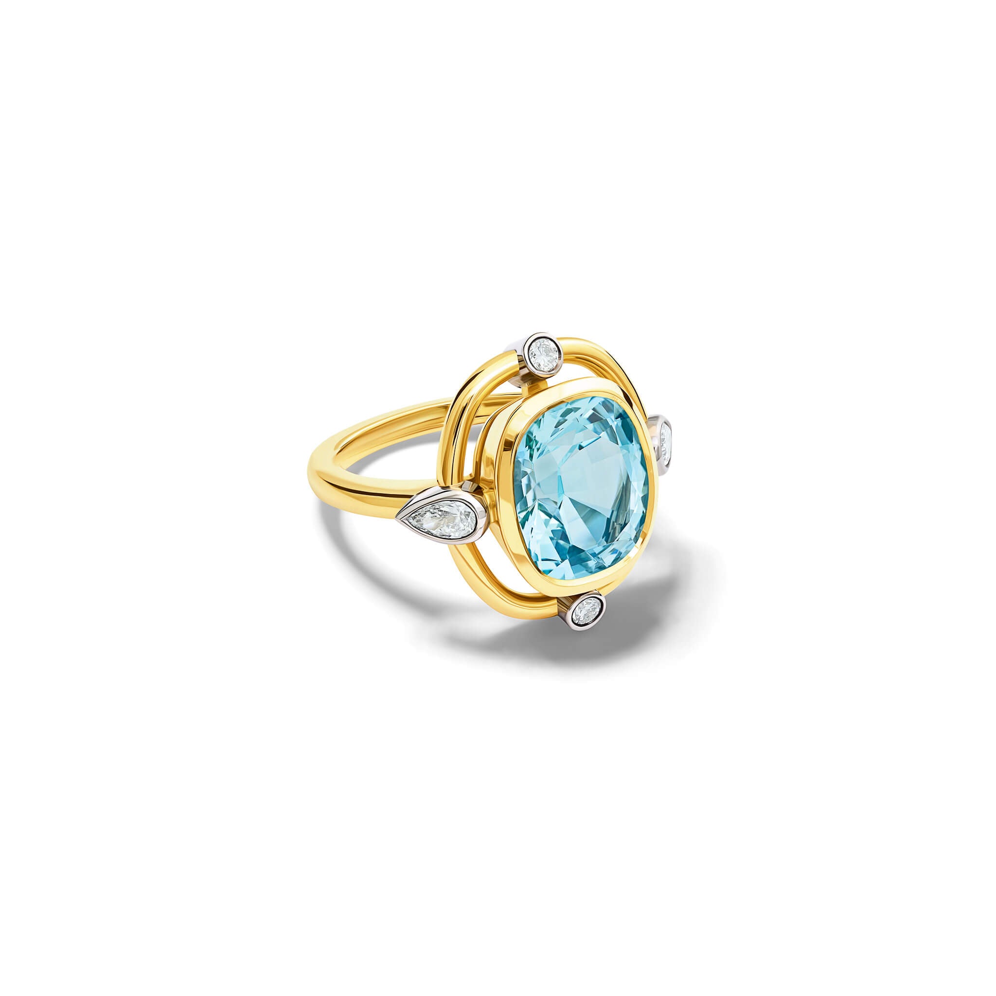 Handmade 18ct yellow gold cocktail ring ring featuring a aquamarine at its centre, surrounded by four smaller diamonds, two teardrop-shaped.