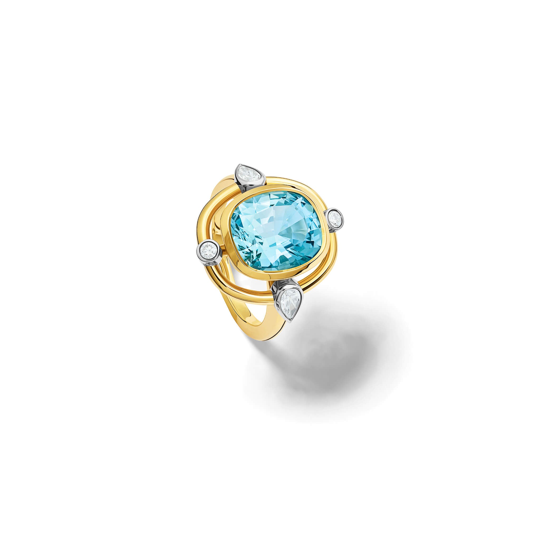 Handmade 18ct yellow gold cocktail ring ring featuring a aquamarine at its centre, surrounded by four smaller diamonds, two teardrop-shaped.