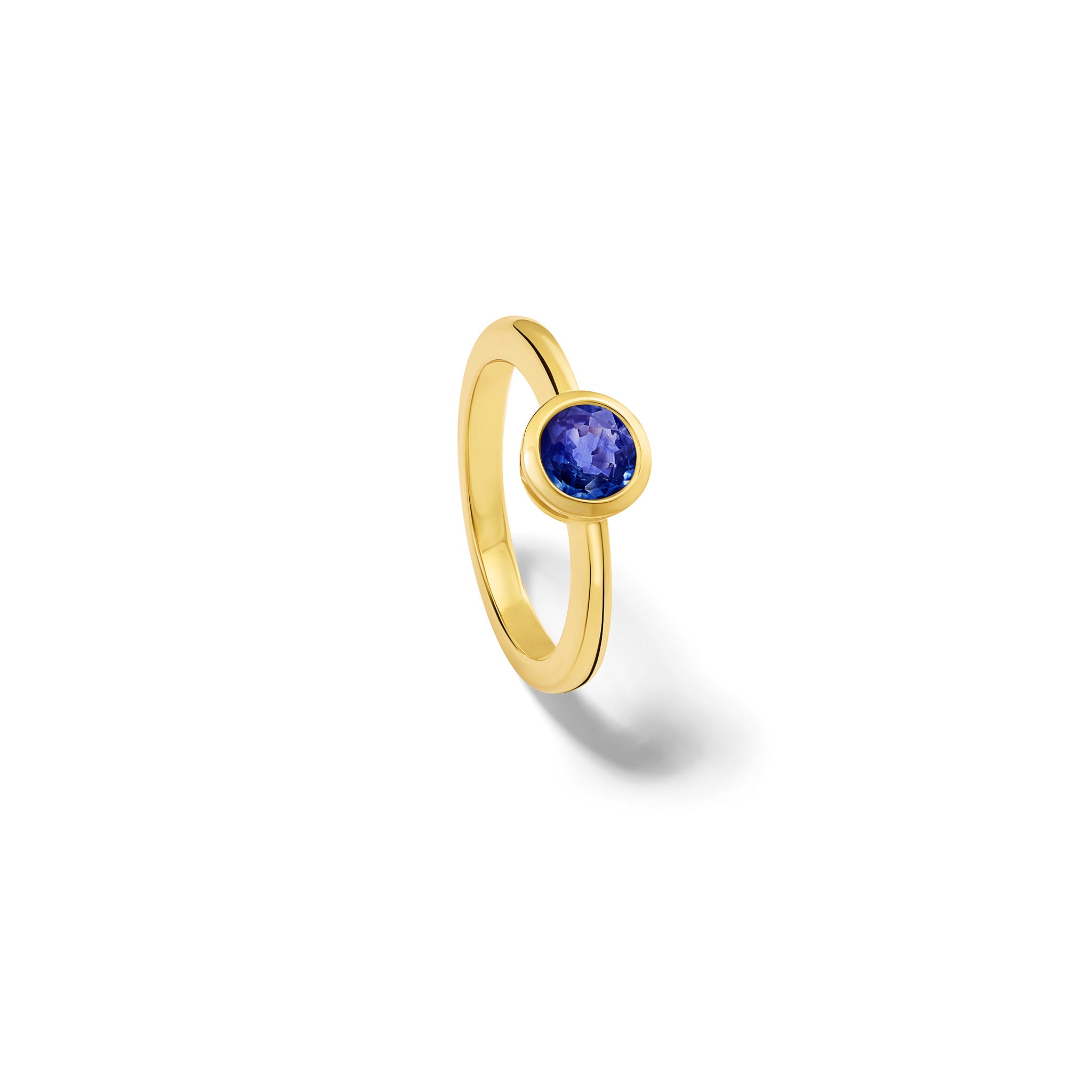 Handcrafted ring in 18ct yellow gold with a central sapphire, birthstone of September.