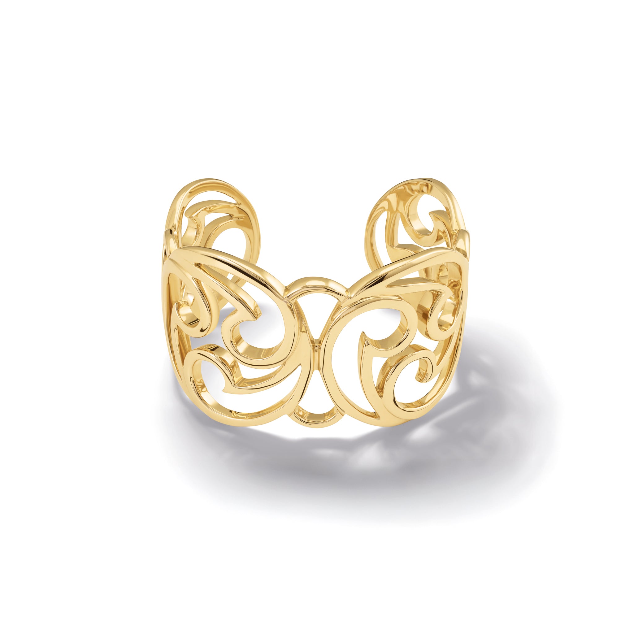 handcrafted yellow gold cuff bracelet featuring a Japanese whorl pattern.
