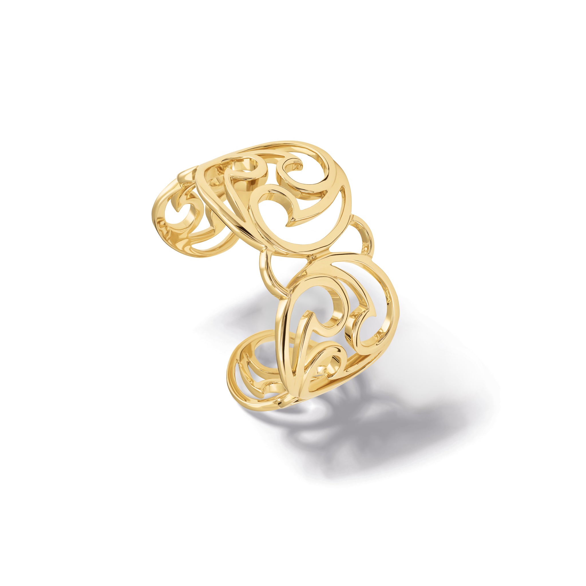 handcrafted yellow gold cuff bracelet featuring a Japanese whorl pattern.