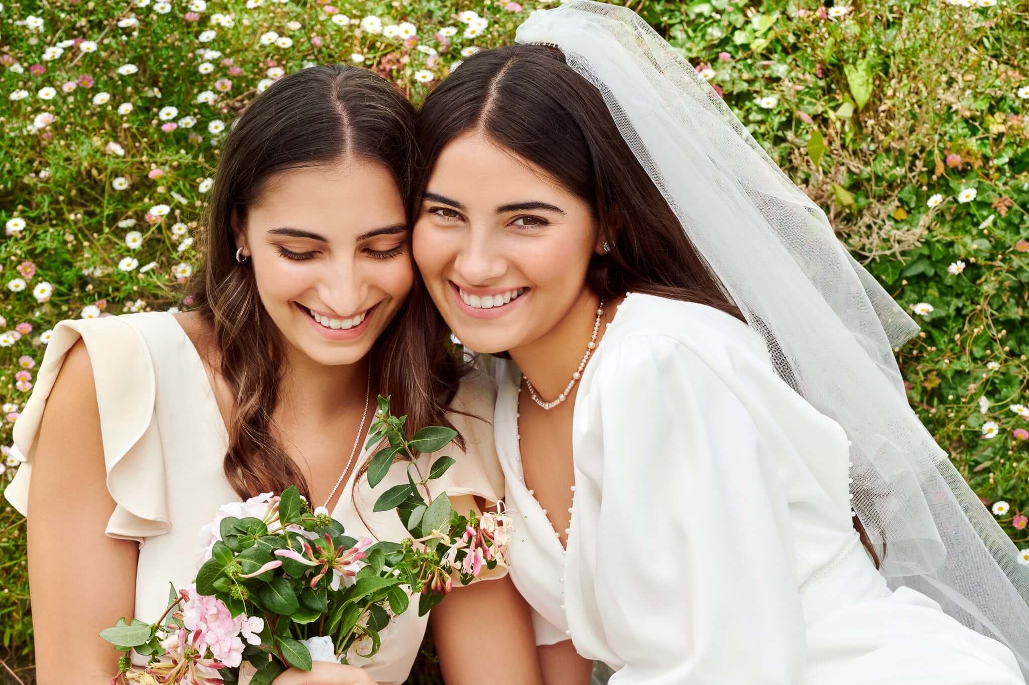 Models wearing pearl jewellery perfect for brides and bridesmaids on their wedding day.