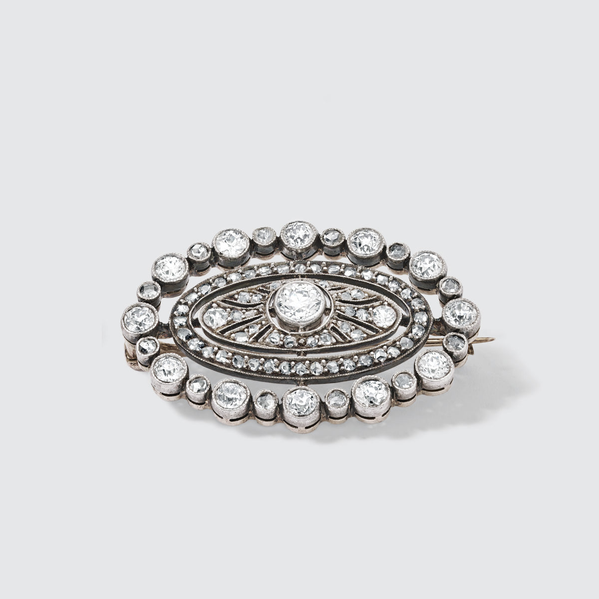 A vintage 18ct white gold brooch set with brilliant diamonds.