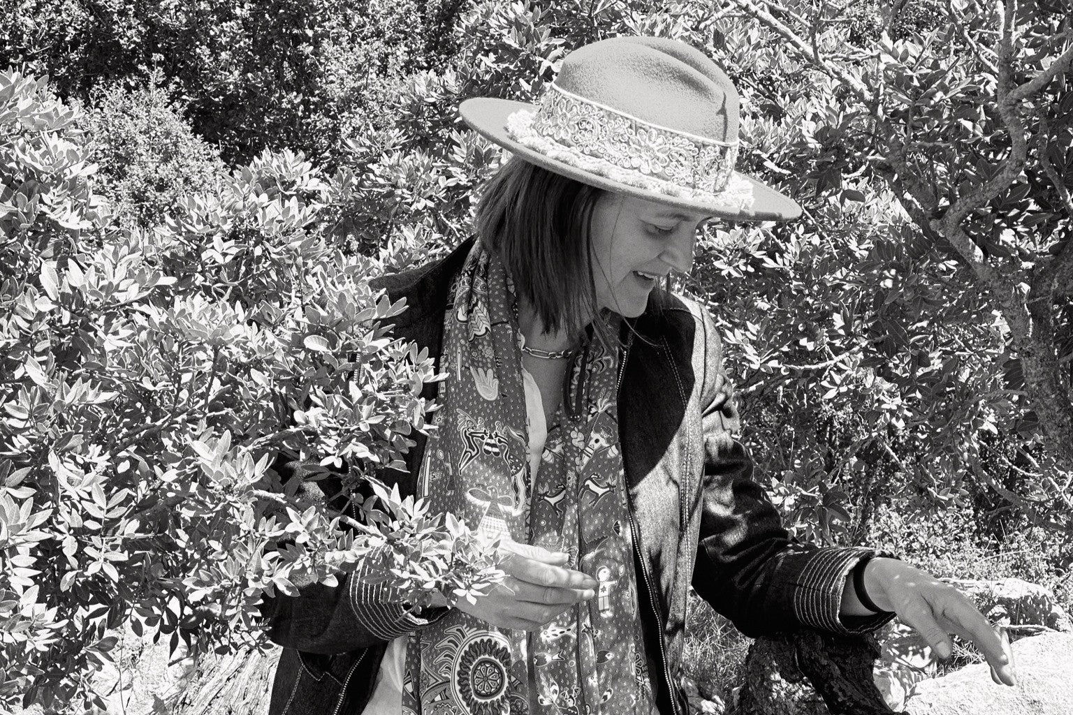 Black & white image of Cassandra picking mastic gum in Chios.