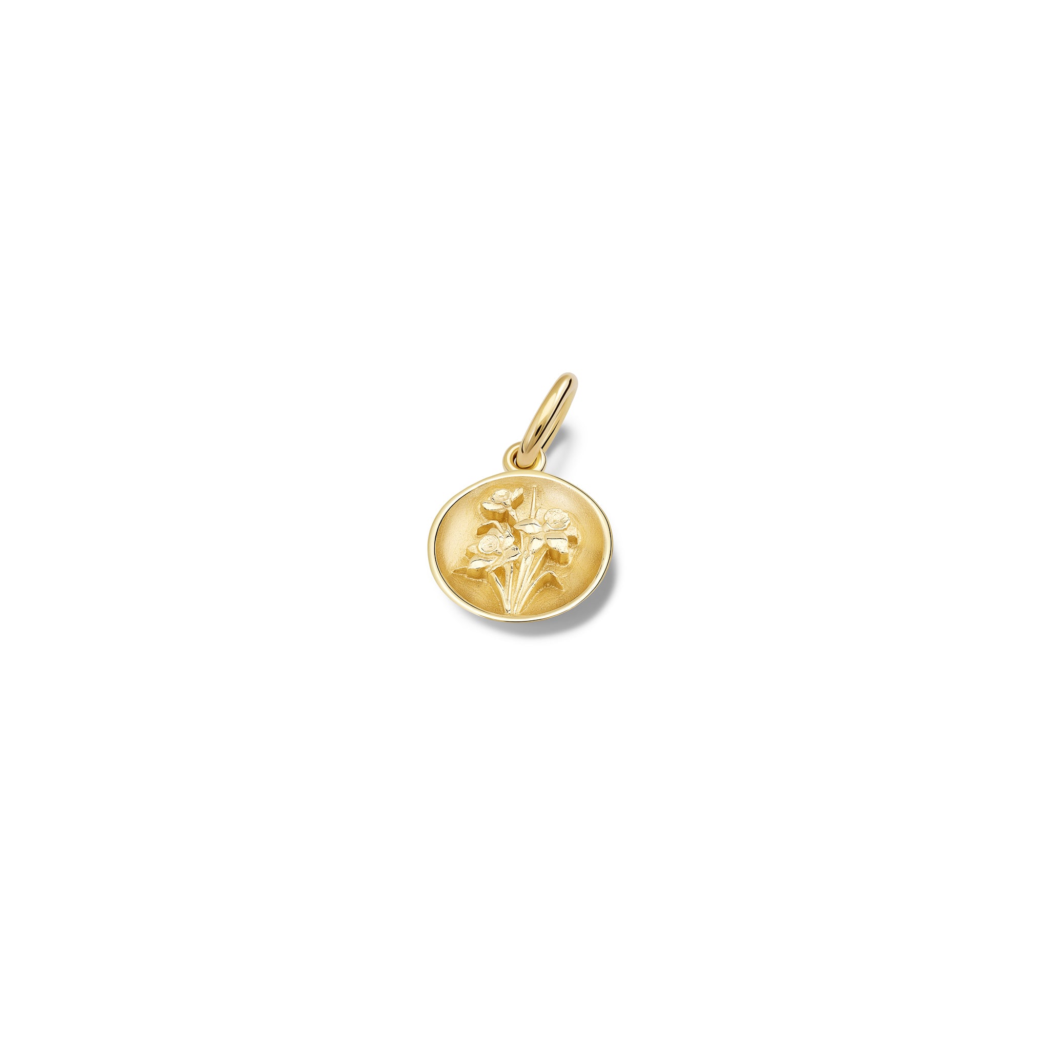 Handcrafted round yellow gold necklace pendant featuring an 'en relief' daffodil flower.