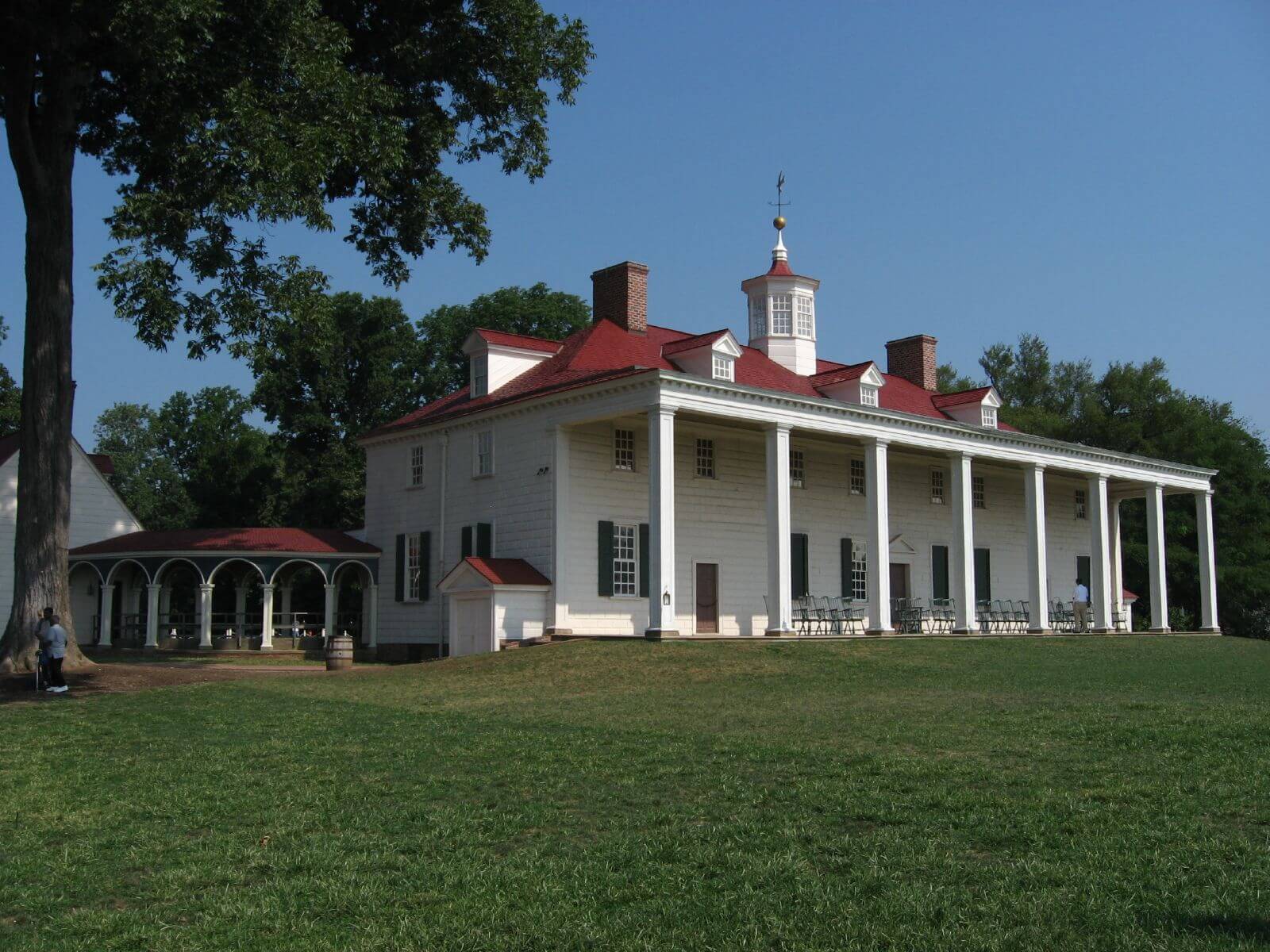 George Washington's historic white mansion near Alexandria Virginia 