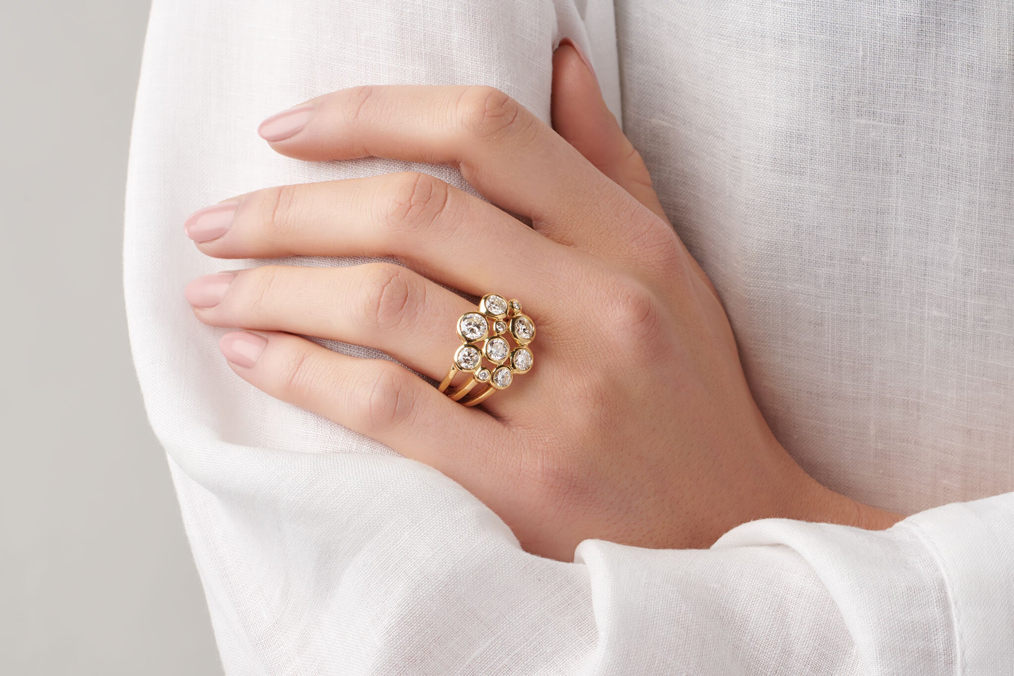 Model wearing Cirkel Maxi ring on white shirt.
