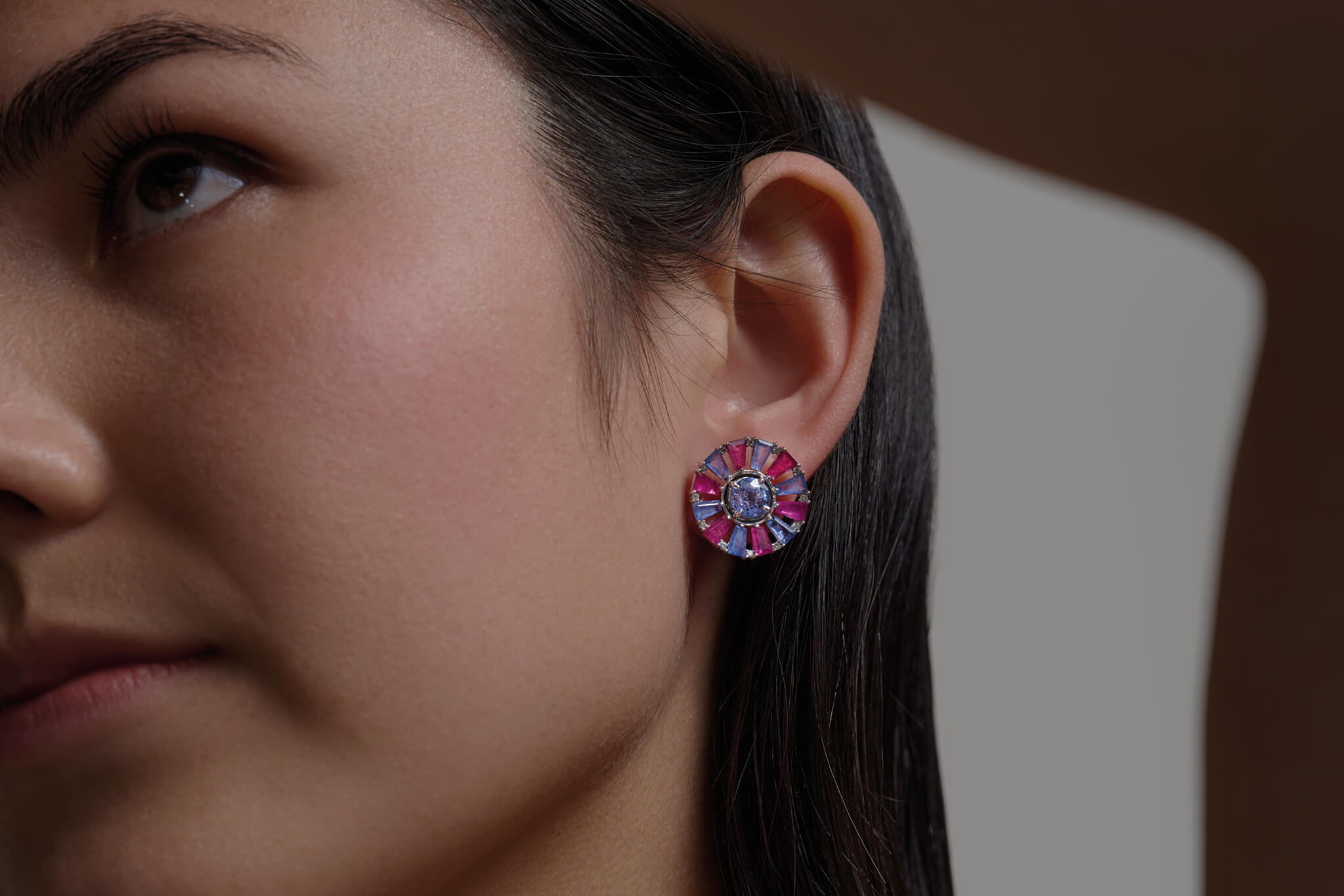Model wearing Roi Soleil earring halos